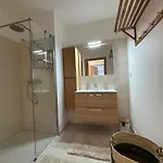 Corse, T3 Lumineux Avec Piscine, Entre Et Montagne