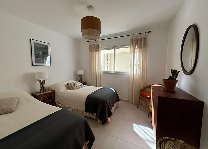 SEJOUR EN CORSE CALVI vue mer et montagne en T3 résidentiel avec piscine Appartamento