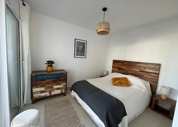 Appartamento SEJOUR EN CORSE CALVI vue mer et montagne en T3 résidentiel avec piscine